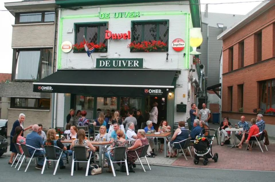 La terrasse de De Uiver sur la Kerkplein